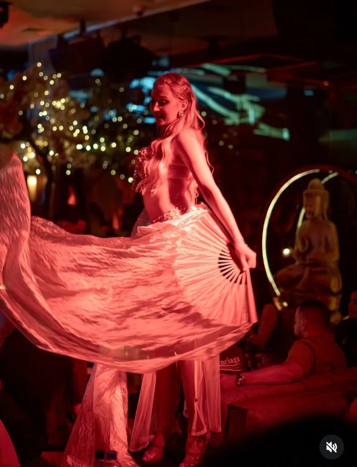 Danseuse orientale en pleine performance